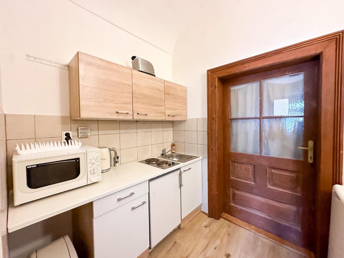 Old Town Apt. A/C And Parking Banska Bystrica Bagian luar foto